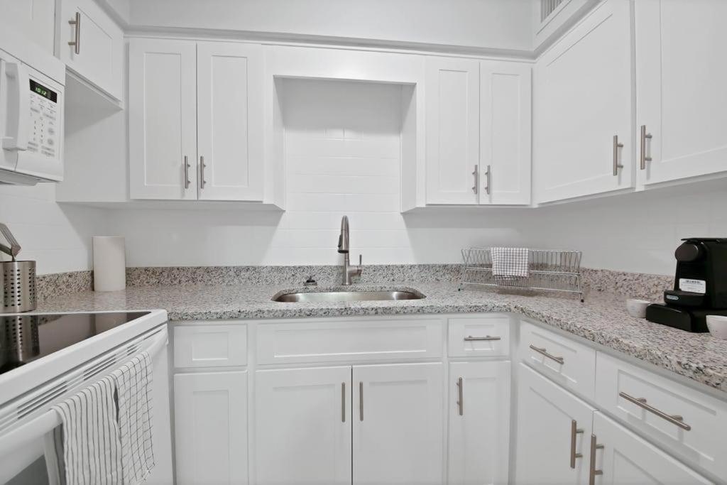 Decorative 1Br With Parking Close To Stores Tampa Exterior photo